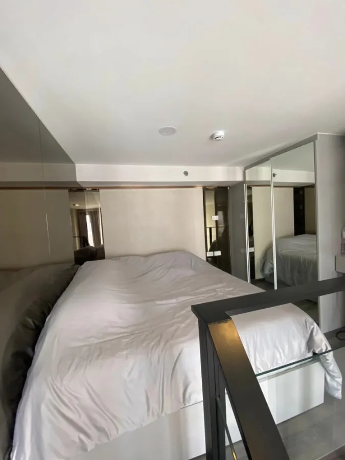 Selling condo rental, Night Bridge, Space, Ratchayothin, Double Space, a high view of the city.