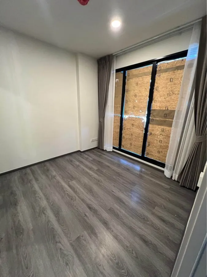For sale: The Origin On Nut, empty room, airy, swimming pool view, great atmosphere. Don't just look, hurry up and book now!