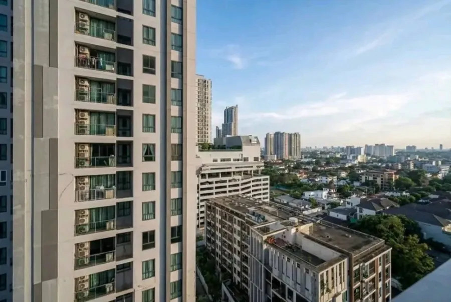 For rent: IDEO Mobi Sukhumvit, 1 bedroom, 1 bathroom. Nicely decorated with a coordinated theme and fully furnished. What are you waiting for?