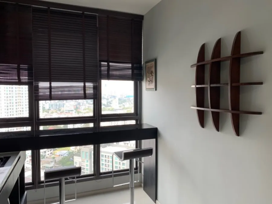 Condo for rent, Rhythm Sukhumvit 44/1, high floor, good view, complete with furniture and electrical appliances.