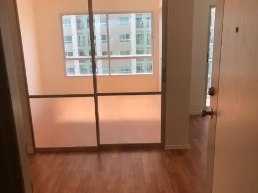 For sale: Lumpini Ville Nakhon In-Riverview, 11th floor, complete with furniture and electrical appliances. Book now, hurry.