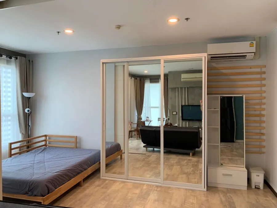 For sale/rent The Lighthouse Sathorn-Charoen Nakhon Decorate the room in loft style, 17th floor, high view, convenient, all in one place. Book now.