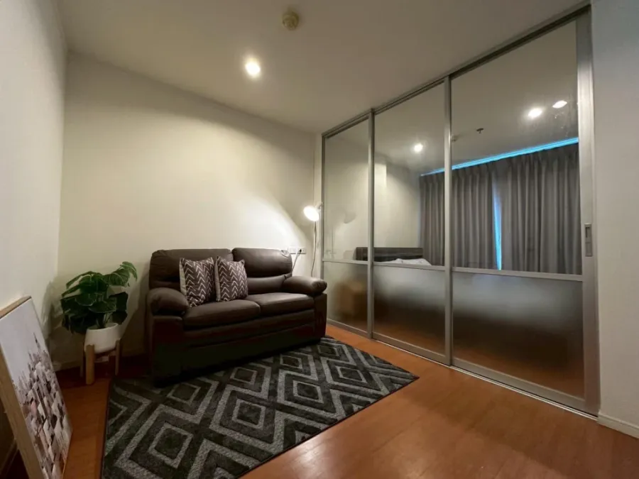 For rent: Lumpini Park Rattanathibet-Ngamwongwan, a comfortable room, decorated in a controlled tone, comes with complete furniture, book now.