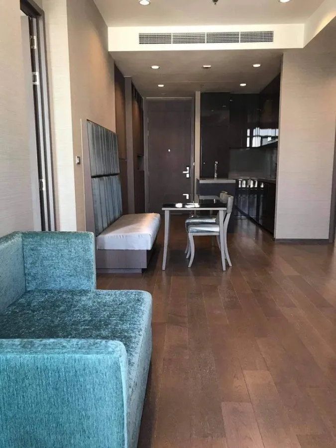 For sale: The Diplomat Sathorn, high floor, well decorated room. Cool built-in furniture Good like this, reserve now.