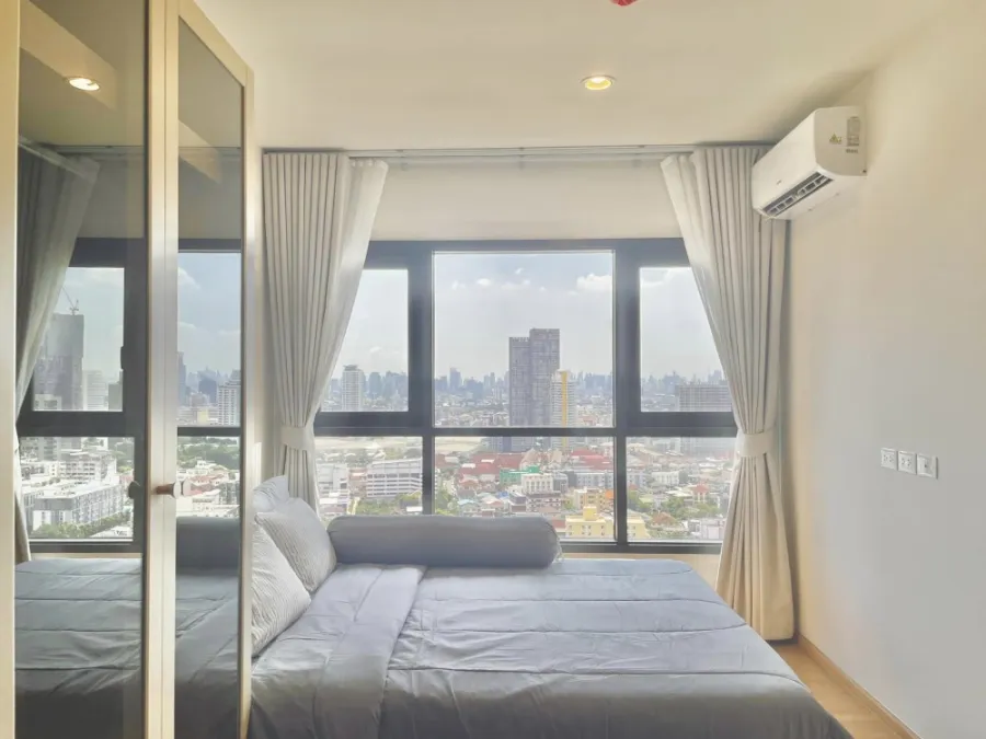 For rent or sale, The Line Vibe, high floor, very spacious room with a big screen TV. Movie lovers, don't miss out. Book now, get it first.