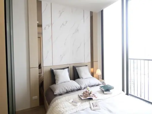 Sell, rent, Noble State 39, decorated in Modern & Luxury style, golden brown tone, very inviting, hurry to book now.