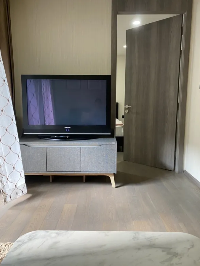 For rent/sale!! Condo Klass Sarasin-Rajdamri The room is decorated very nicely. Fully furnished, near BTS, ready to move in!!