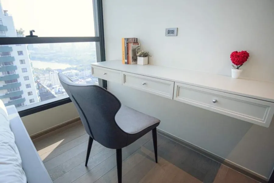 ให้เช่า เซอเลส อโศก ห้อง penthouse กว้าง เฟอร์นิเจอร์ครบ พร้อมอยู่ อย่ารอช้า
