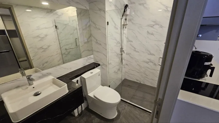 For sale or rent: Knightsbridge Space Ratchayothin. Fully furnished with appliances, ready to move in immediately.
