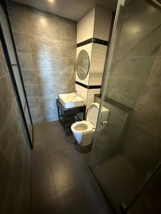 For sale: Brix Condominium, 17th floor, Chao Phraya River view, fully furnished, just bring your bags and move in.