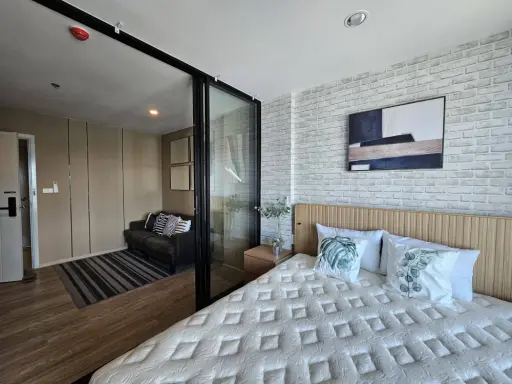 For rent: Regent Home Bangna, Building A, 22nd floor, river view of Bang Krachao. Wide-fronted unit, a special type available in only 1% of units. Boo