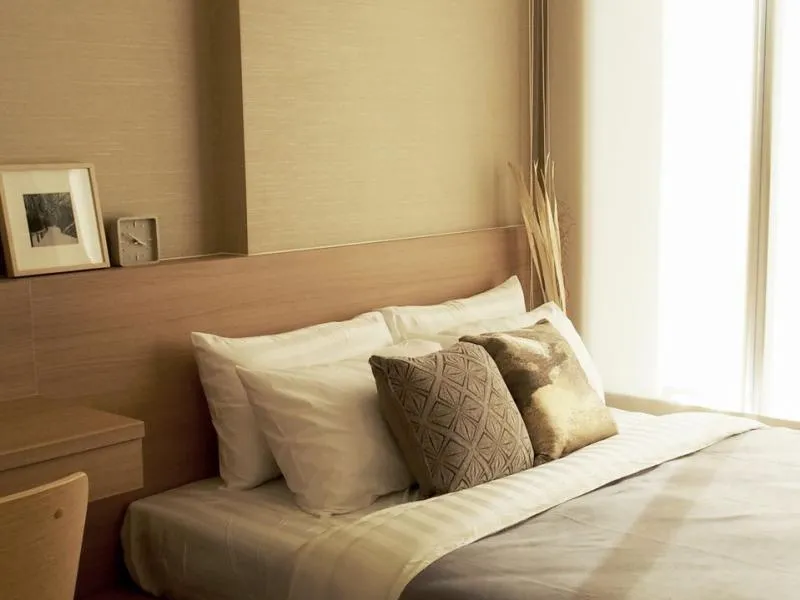 Wow!! Beautiful room, fully furnished There are wide windows that let in natural light, good angles, great views at The Saint Residences.