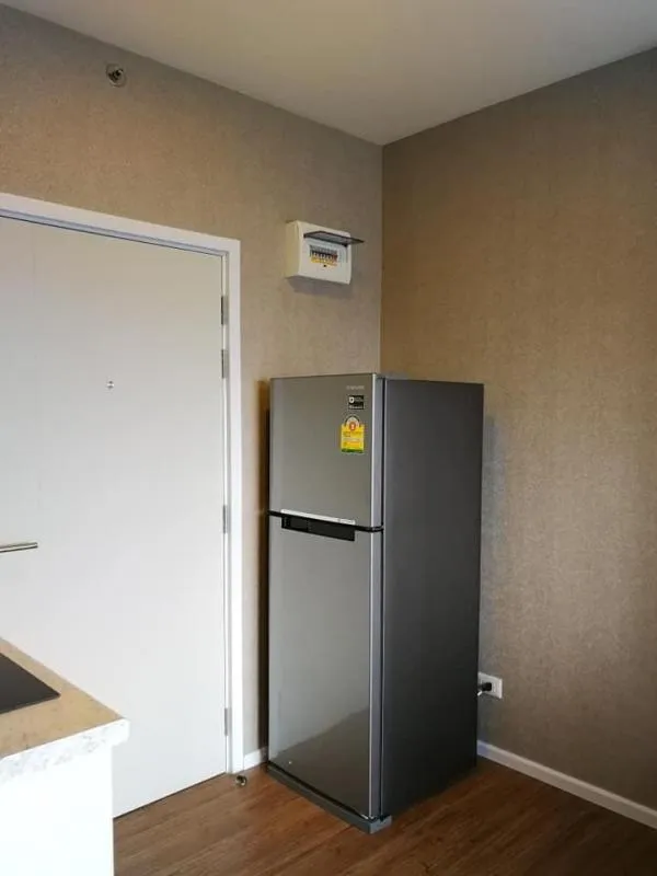 For rent, Notting Hill, Sukhumvit-Praksa, 8th floor, wallpapering the whole room near bts Praksa, hurry up