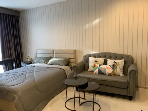 Condo for rent, Rhythm Sukhumvit 36-38, complete with furniture and electrical appliances. Book now, don't wait.