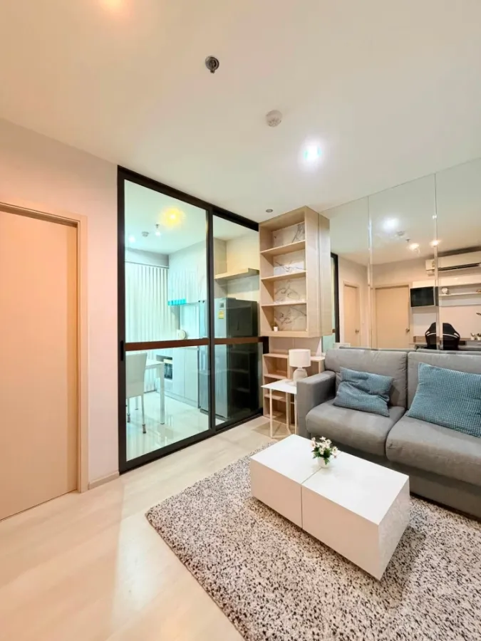 For rent: Life Pinklao, 1 bedroom, 1 bathroom condo with full built-in furniture. Don't miss out!