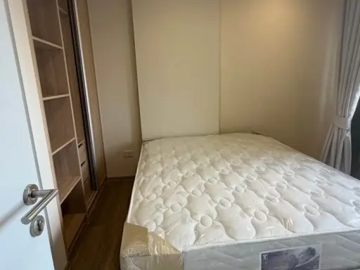 For rent: Beat Sukhumvit, 5th floor. Quiet, tree-view, fully furnished. Book now before it's too late!