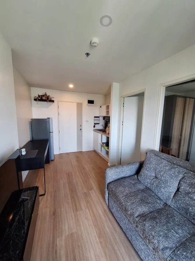 For rent: Lumpini Ville Phatthanakan-Srinakarin, North-facing, airy, spacious, partitioned, private, book now.