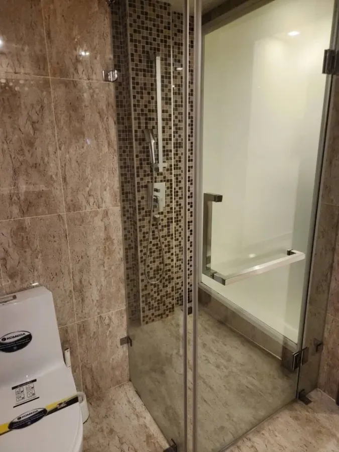 For rent: Grand Avenue Residence (Central Pattaya), room on the 1st floor with direct access to the swimming pool, very spacious area, interested in b