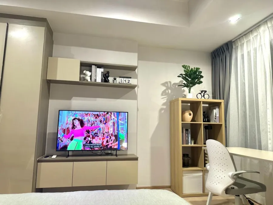 For rent: Ideo Rama 9 - Asoke, simply decorated but looks great and is very livable. Fully furnished with electrical appliances. Must book.