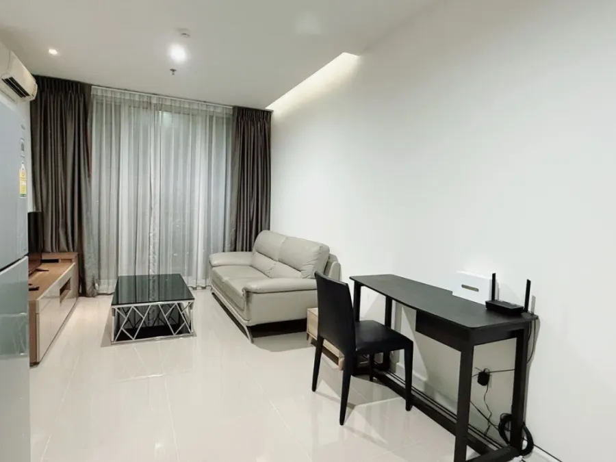 For rent: TC Green, 28th floor, spacious and comfortable room, fully furnished. Reserve now, don't miss out!