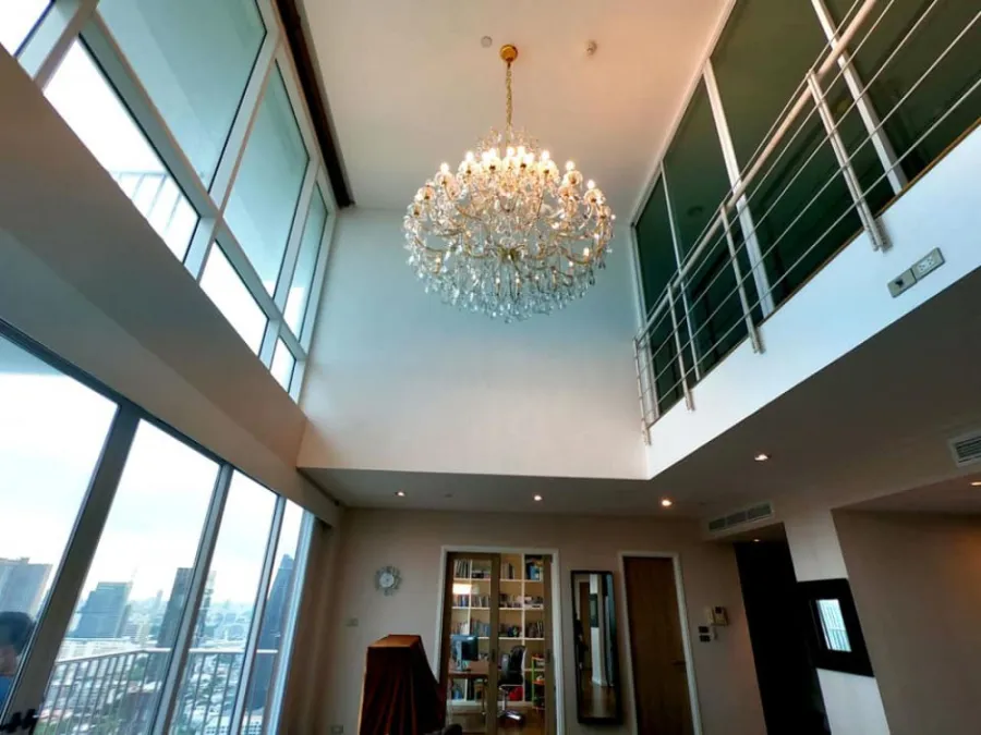 Quick sale!! Condo Fullerton Sukhumvit, Duplex Penthouse Near the train station. Hurry up to reserve!!