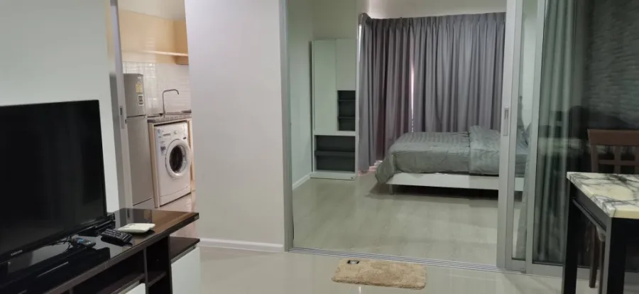 For sale, for rent!! Condo Aspire Rama 9, beautiful room, well furnished, wallpapered to make the room extremely dimensional. Don't miss it!!