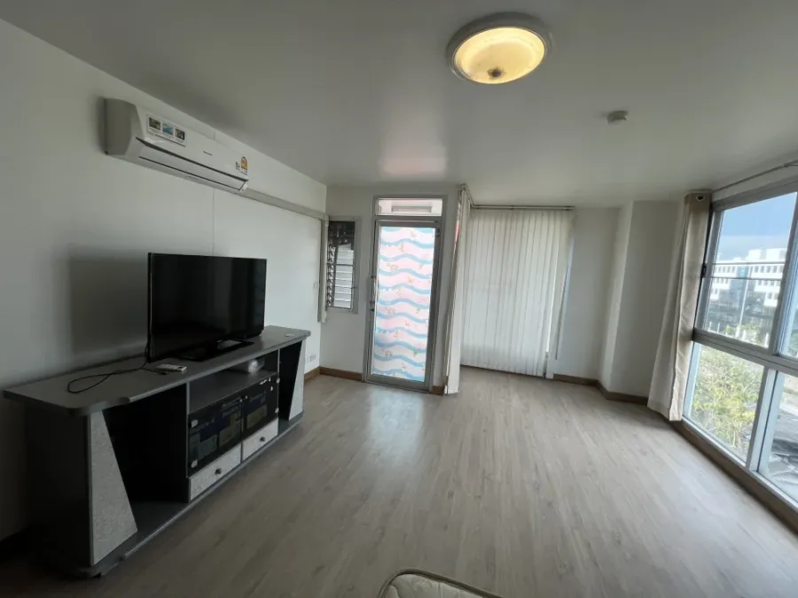 Sunshine Condominium for rent. A comfortable condo near the expressway and lifestyle amenities. Fully furnished and ready to move in.