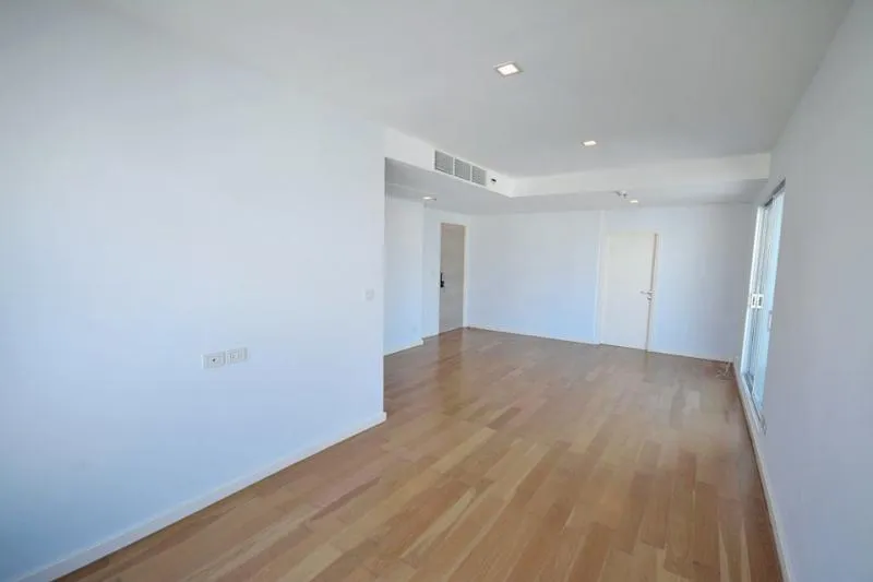 Condolette Ize Ratchathewi for sale, god position, 3 sides glass, high floor, good city view, cheap room, you have to reserve.