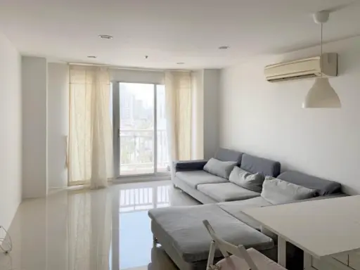Condo for sale Sukhumvit Plus, spacious room, should not be missed.