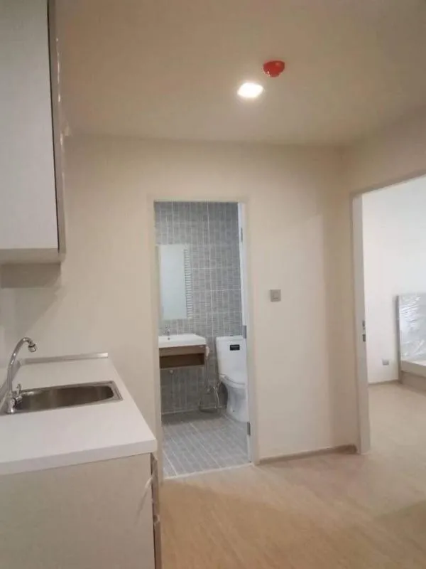 Rent Wynn condo Phahon Yothin 52, very large room, 2 bedrooms, near the swimming pool Plus a brand new room is ready.