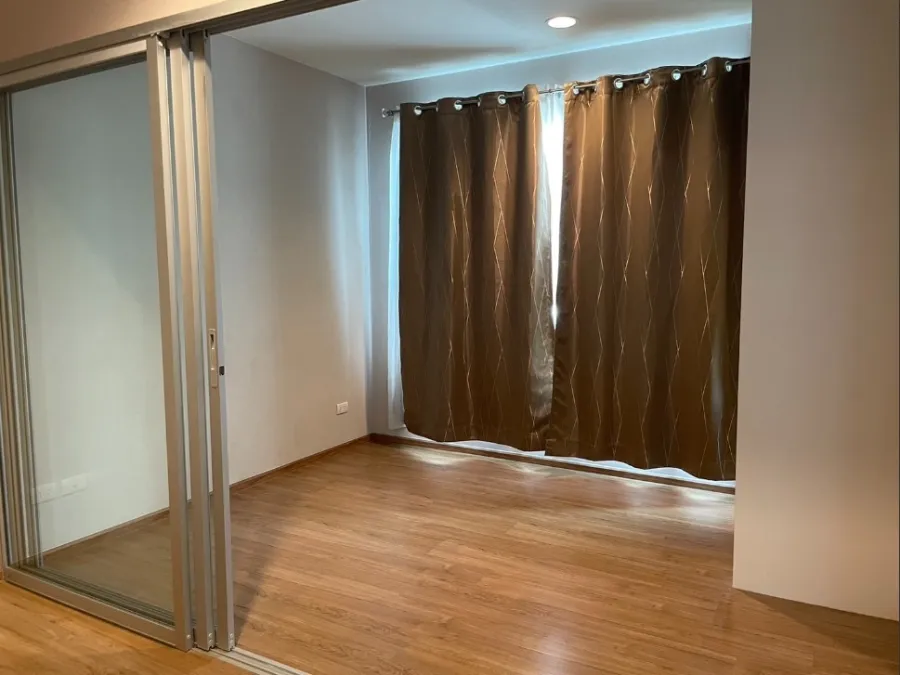Urgent sale!! Condo Fuse Chan-Sathorn, 10th floor, Building A, beautiful room, good condition, convenient travel, near the BTS, hurry!!