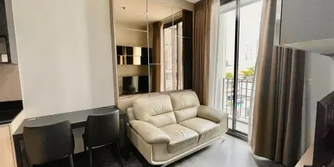 ให้เช่า Edge Sukhumvit 23 ห้องพร้อมอยู่ เฟอร์ เครื่องใช้ไฟฟ้าครบ ลากกระเป๋าเข้าอยู่ได้เลย