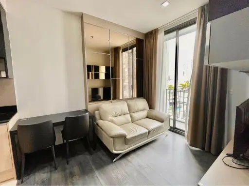 ให้เช่า Edge Sukhumvit 23 ห้องพร้อมอยู่ เฟอร์ เครื่องใช้ไฟฟ้าครบ ลากกระเป๋าเข้าอยู่ได้เลย images