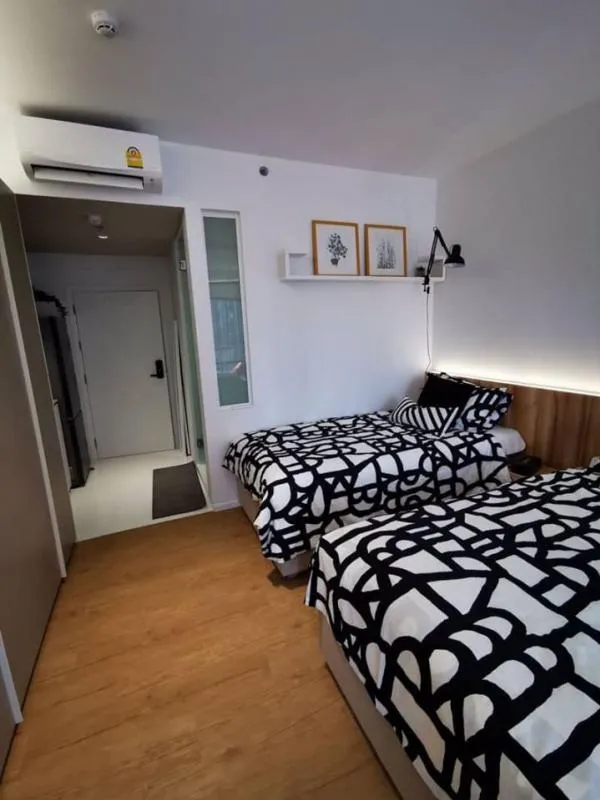 The room is decorated very beautiful!! Ready to move in immediately. Triple Y Residence For Rent 34 sq m. Beautiful like this, what are you waiting for?