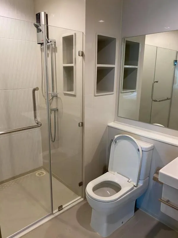 Ready to move in condo Decorated in modern style, luxurious, perfectly arranged. Life Ladprao for rent, swimming pool, great view!!