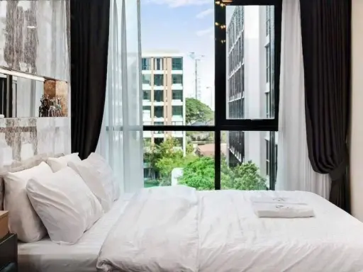Sell/rent Vtara Condo Sukhumvit 36, corner room, pool view, good location, convenient to travel, can't miss it.