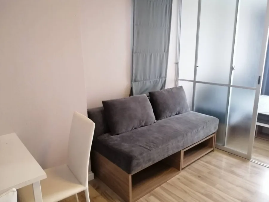 For rent: D Condo On Nut - Rama 9. The room is divided into proportions, clearly separated zones, good price. Don't just look, you must book now.