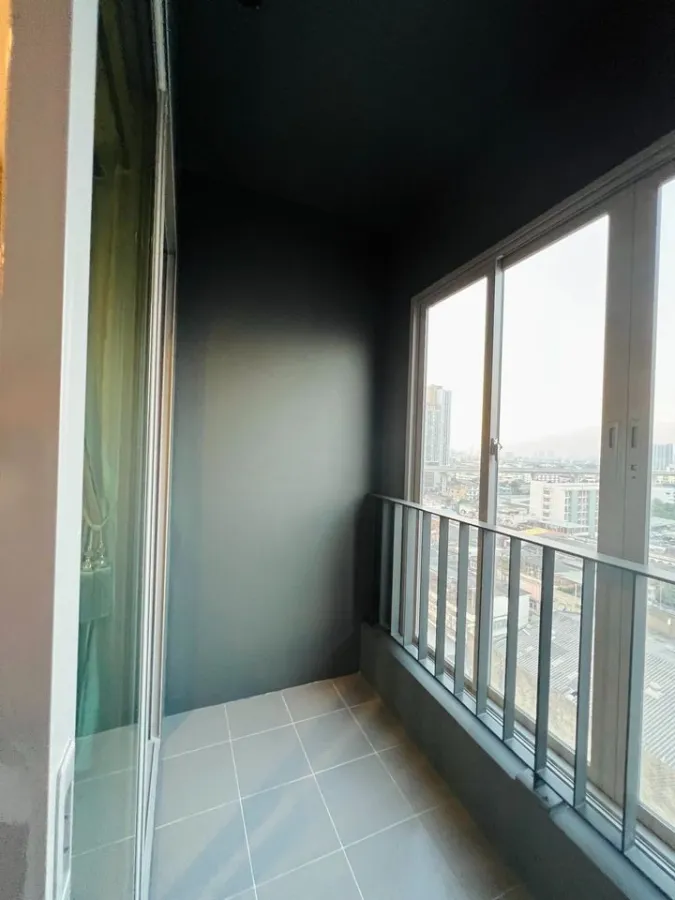 For sale, Ideo Mobi Bang Sue, Grand Interchange, wide balcony, clear view, well ventilated, hurry to book before it's out of hand.