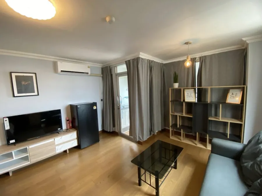 For rent: Sunshine Condo, corner room, many windows, not stuffy, book now before you miss out++