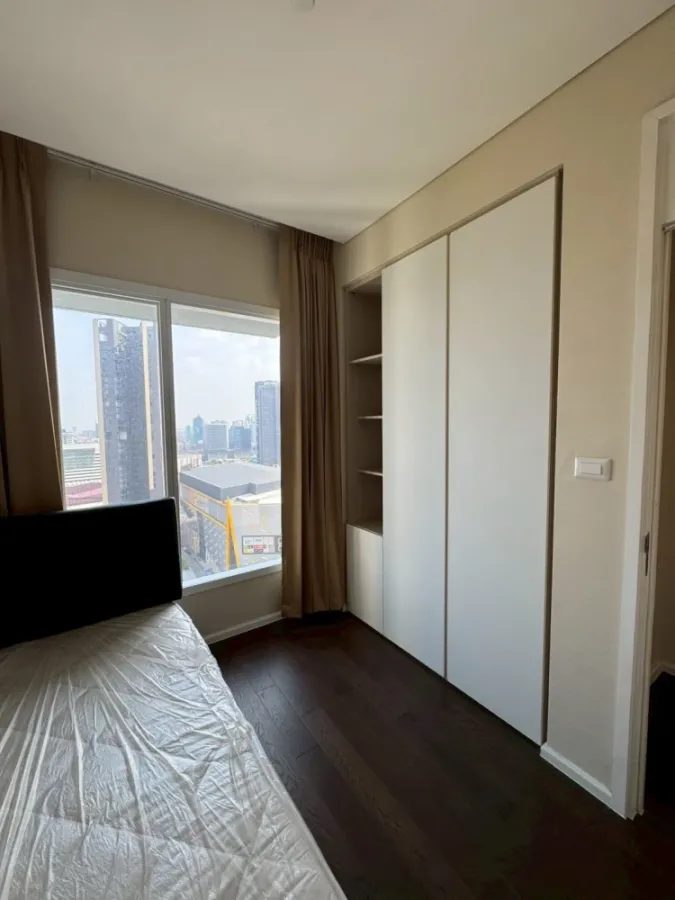 Spacious and comfortable rooms for rent at The Saint Residences. High floor. Book now! Don't miss out!