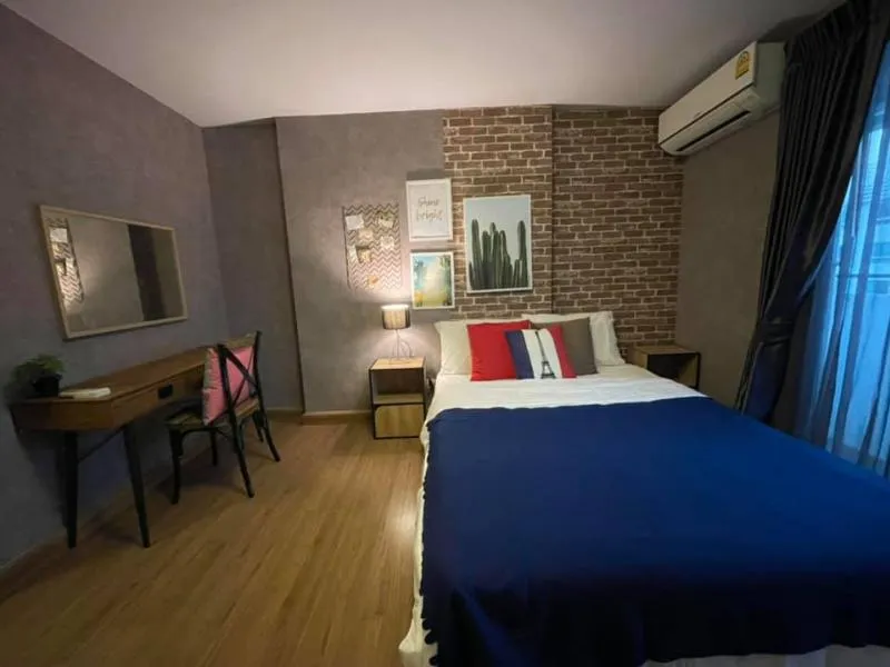 For rent plum condo paholyothin 89 rooms are very overpriced. Wall bang very fast, not booking is a big mistake.