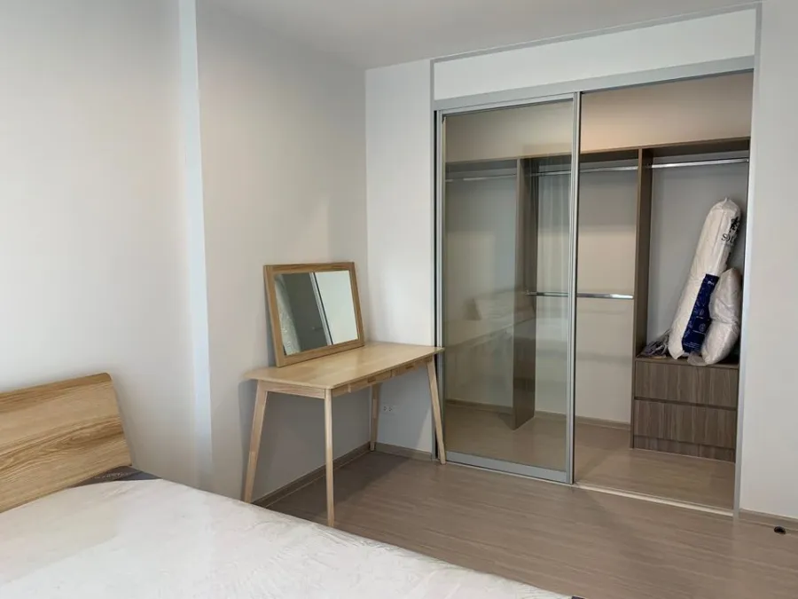 For rent The parkland Charan-pinklao Complete furniture and electrical appliances Got a very beautiful view, don't miss it.