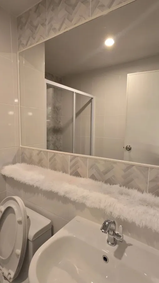 For rent: Regent Home Bangna, corner unit, unobstructed view, high-quality built-in furniture. You absolutely have to book this one!