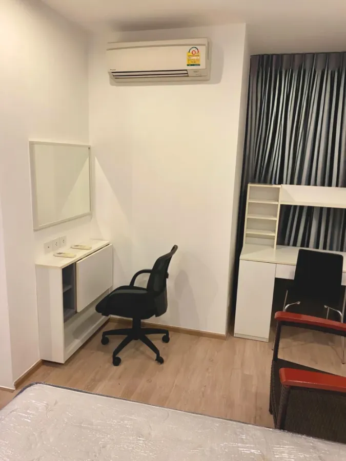 Condo for rent at Ideo Q Chula–Samyan. Ready to move in, fully furnished, great price. Book now, don't miss out!