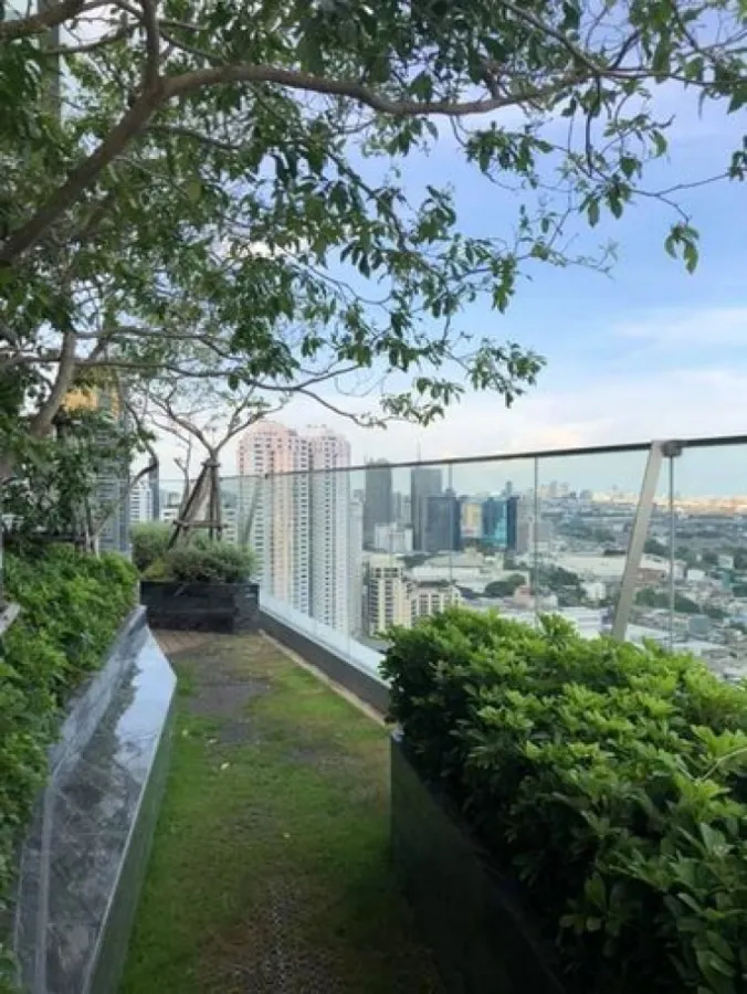 For rent!! Siamese Exclusive Queens Condo, 17th floor, fully furnished, Master bedroom, extra large, do not miss!!
