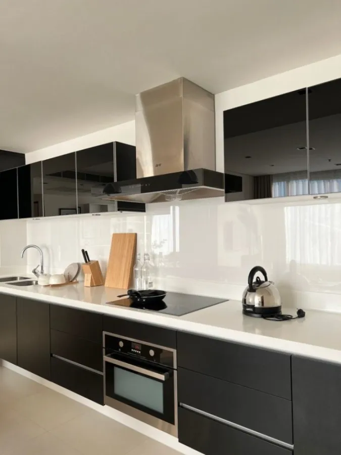 Sell / rent Eight Thonglor Residences, high floor, pool view, fully furnished, complete electrical appliances.