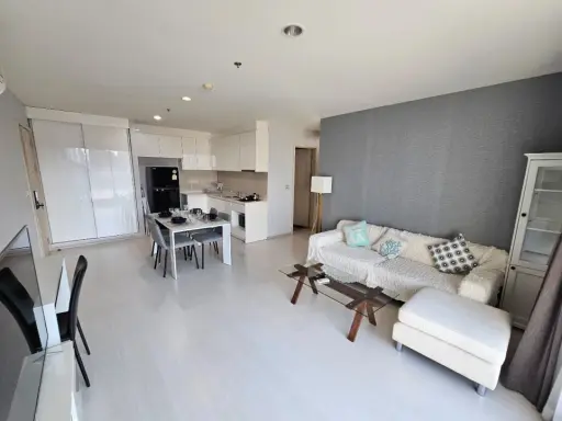 For rent: Rhythm Sukhumvit 42, fully furnished room, wallpapered throughout, lots of usable space, reserve now!