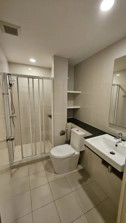 For rent, Feel Phahon 34, 4th floor, garden view, spacious room, electrical appliances and furniture, ready to move in. If interested, reserve now.