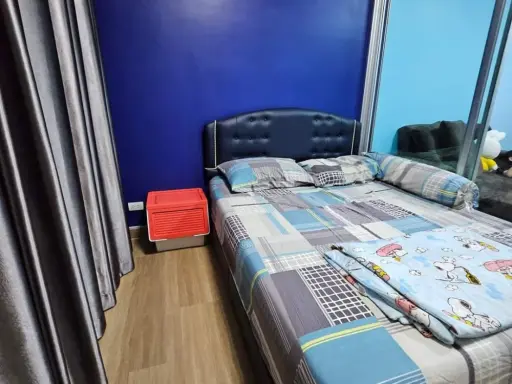 For rent: A Space Me Sukhumvit 77, swimming pool view, very chill atmosphere, blue-navy room, easy on the eyes, move in immediately