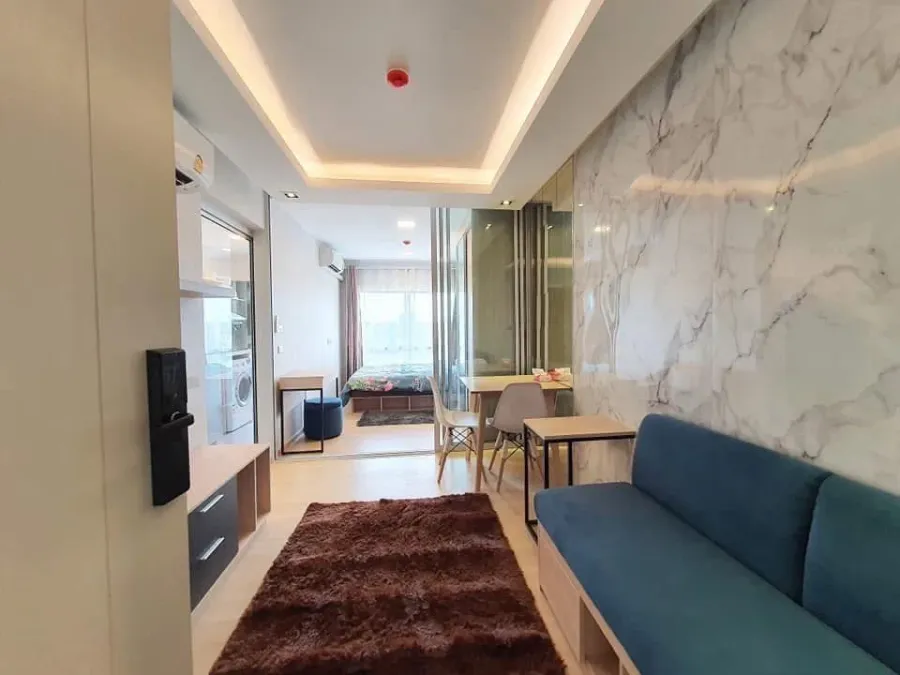 Plum Condo Rangsit Alive 1 for rent.3rd floor unit with high-quality built-in marble-patterned wall cabinets and complete electrical appliances.Book